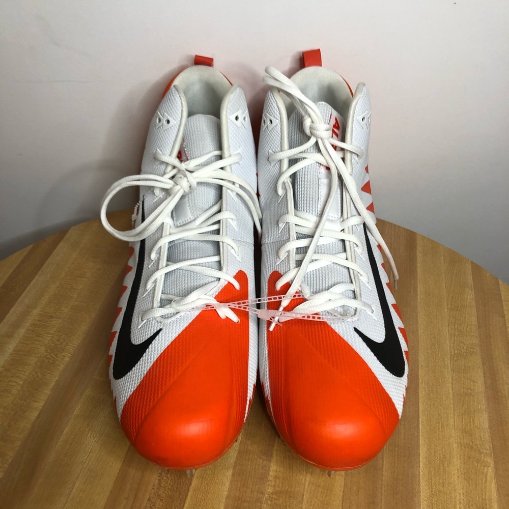 Nike Alpha Menace Pro Mid Football Cleats